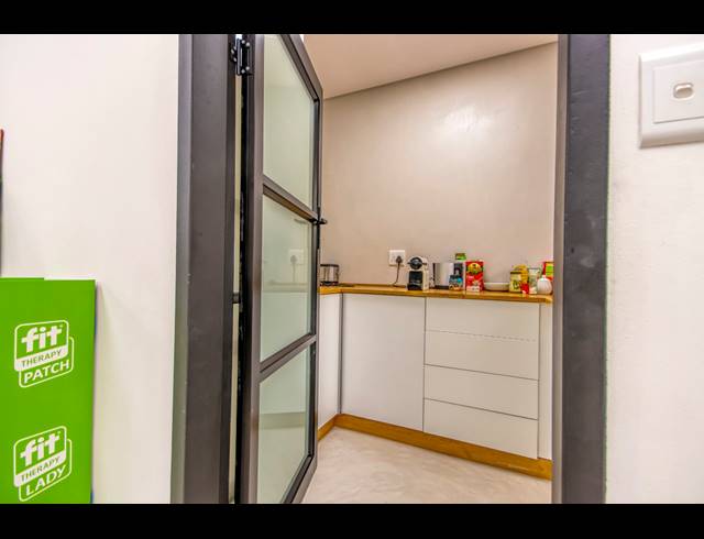 600M² OFFICE FOR SALE IN BRYANSTON